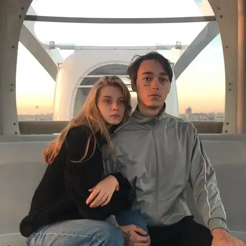  情侣头像有时候我想逃离一切