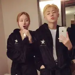  qq情侣头像男的黄头发拿手机