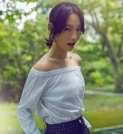  白百何游玩迪士尼,本是一场放松之旅,却让网友浮想联翩