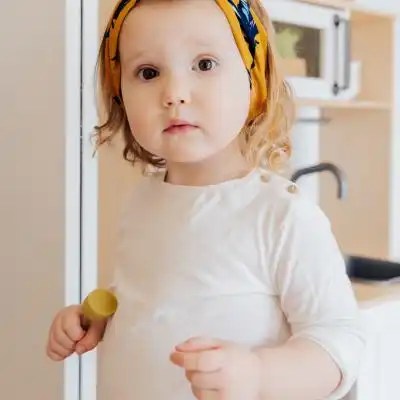 欧美小孩子头像可爱的小孩子看起来很幸福的
