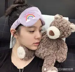  好友抓拍欧阳娜娜,素颜穿睡衣裹毛毯上街,网友真爱粉都认不出