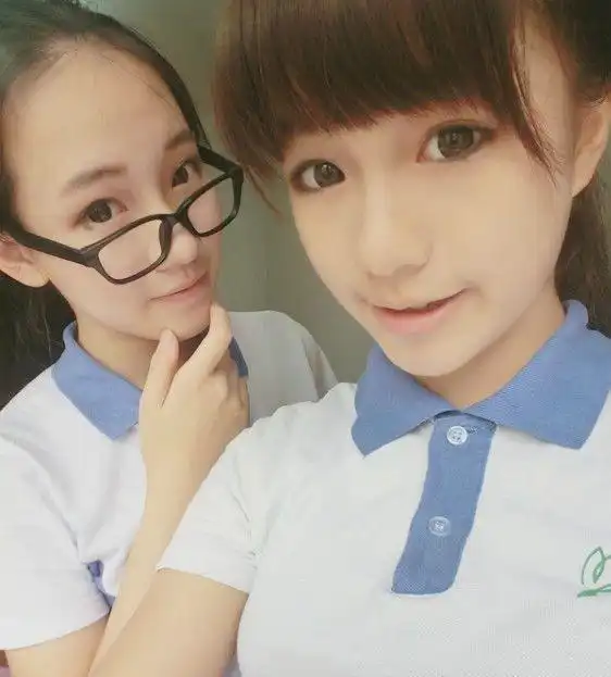  初中女生为什么一下课,都喜欢在走廊站着真正原因只有学渣知道