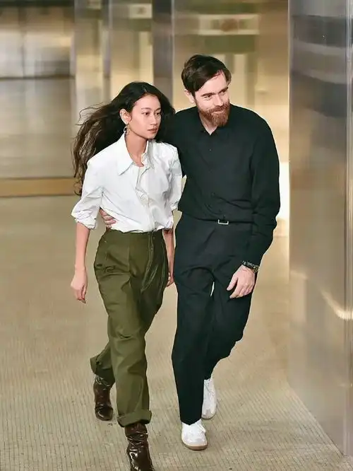  入春后才发现不兴阔腿裤了满大街都在穿4条裤子,显瘦又好拿