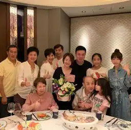  小s全家福曝光,小s有几个女儿和老公许雅钧关系怎么样