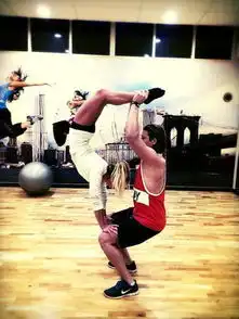  健身达人教你花式秀恩爱,其他的都弱爆了