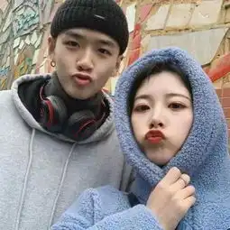  孤独成瘾的情侣双人头像