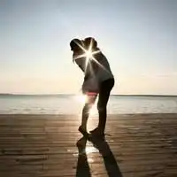  唯美看海头像情侣海边看海的情侣唯美背影头像