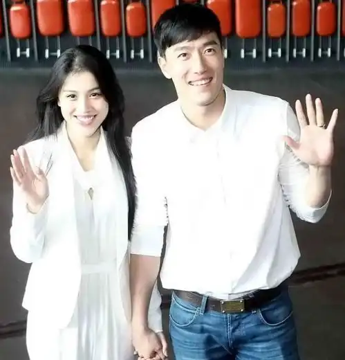  37岁刘翔退役没工作,浇花遛狗生活滋润,和二婚妻子至今没孩子