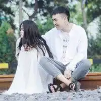  穆易月喜欢撩你的发就像天边初qq情侣头像我要个性网