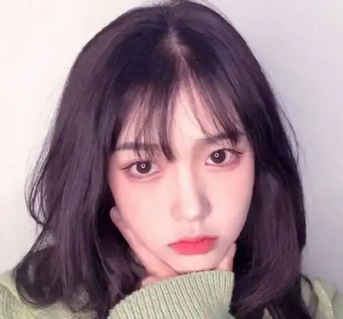 女生感情越丰富,身上这2处弊端就越明显,想藏都藏不住