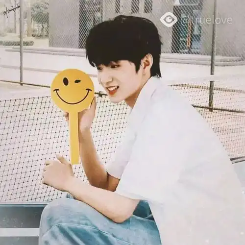  刘耀文的狼尾啊