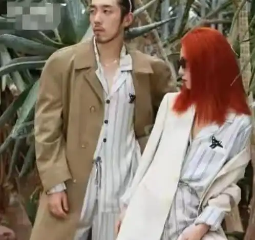  张艺兴杨紫节目中穿同款睡衣