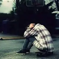  流泪伤感男生头像