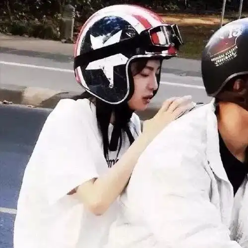  情侣头像惊鸿一瞥故事开始