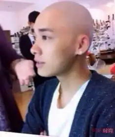 男星光头造型吴亦凡痞帅李易峰呆萌似和尚