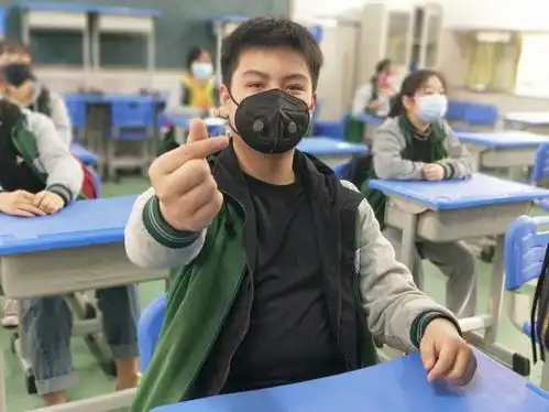  错峰入校,单人单桌,比心拥抱走进郑州初三年级复学现场