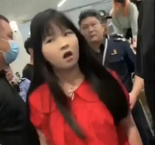  时代少年团宋亚轩刘耀文车祸后续女生信息被扒开车人15岁,家里超有钱