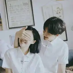  谁帮我做两张图片啊一张大写字母是cwq另一张大写字母是hsj的图片啊最好是情侣的谢谢啦