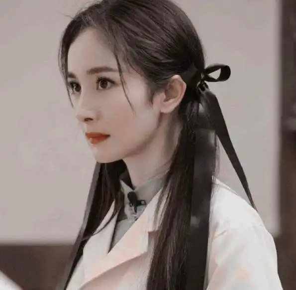 曾被全网黑,敢于资本对赌,与唐嫣闺蜜纠葛,杨幂的强大与清醒