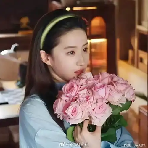  大家都说用了刘亦菲捧花的头像以后,面试通过升职加薪免房租