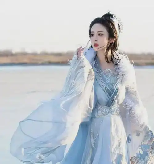  69岁成龙拍神话2,与30岁娜扎演情侣祖孙恋被网友嘲讽