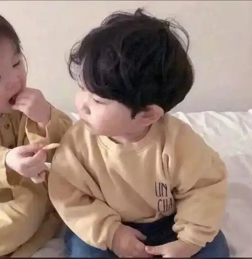  情侣头像人的内心不种野花就长杂草