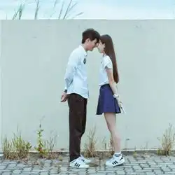  情侣头像三选二的一张两个人不带字