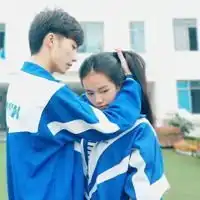  有没有校服情侣头像啊,有的话给我发两张好吗,谢谢