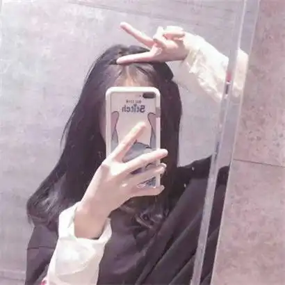  长发气质女神头像,带着笑或是很沉默手机控美女