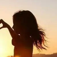  长得高是用来吵架时低头的经典情侣头像