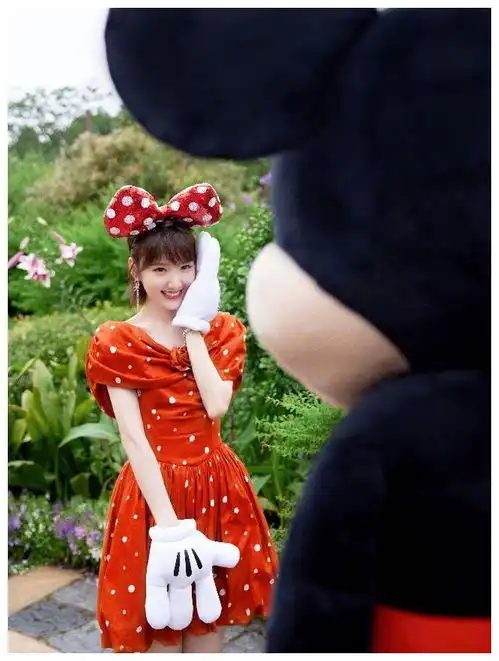 毛晓彤米妮造型来袭甜美俏皮的迪士尼在逃公主实锤了