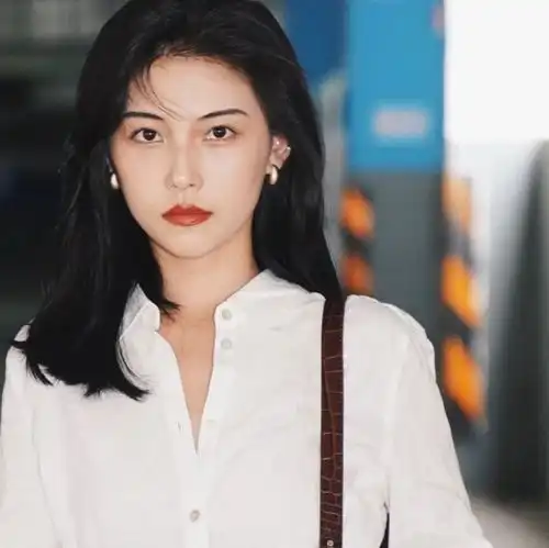  复古港风女生头像