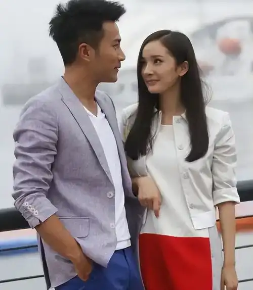  杨幂女儿近况曝光,停课在家很粘人,不舍得爸爸去工作