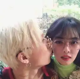  顶流官宣结婚暗戳戳秀恩爱,女友被骂退圈了