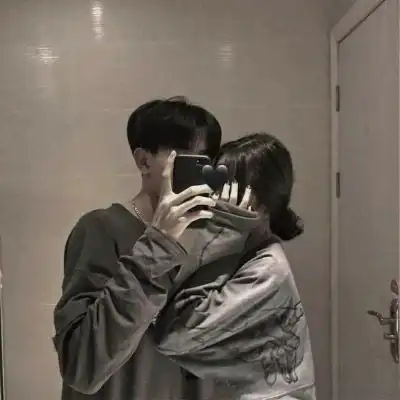  情头像情侣双人两张甜高清不用踮脚我会弯腰