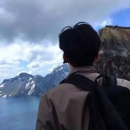  8张超帅的冷酷背影男生头像