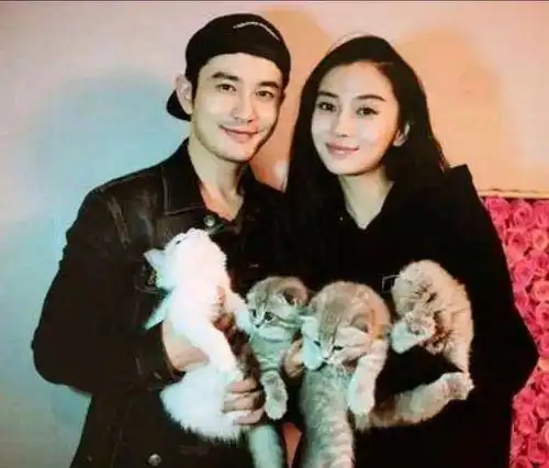  angelbaby离婚后首次露面,搭配的私服让人浮想联翩,意有所指吗