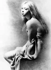  乌克兰美女裸身表演各种姿势,惊呆所有人