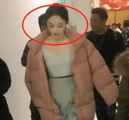  古力娜扎元宵晚会彩排后台照被传出路人高糊照依旧仙气十足