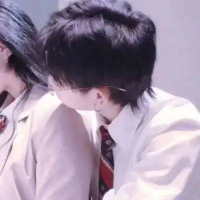  最潮情侣头像一左一右配对