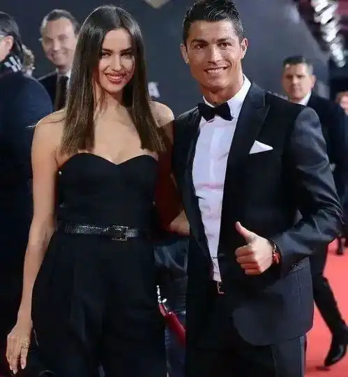  近乎赤身伊莲娜薄纱裙裹身,37岁仍性感,和c罗遗憾半生