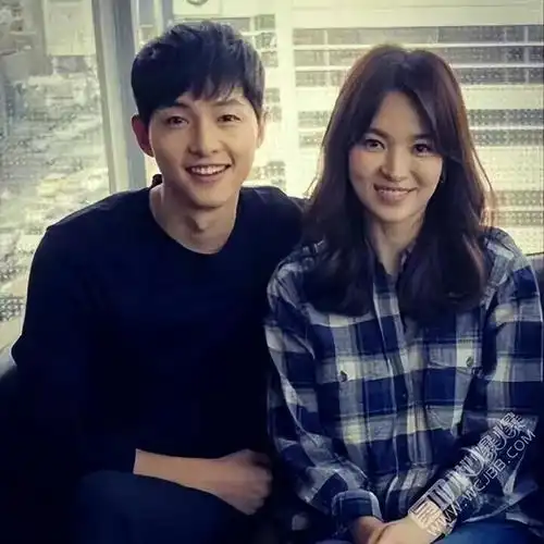  宋仲基官宣二胎,40岁凯蒂一年内两度怀孕,网友怪不得乔妹离婚