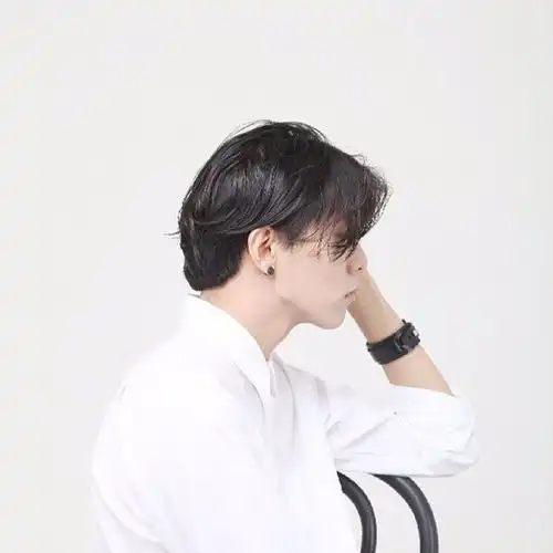  求这张图片的情头男生用