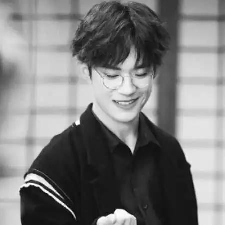  黑白头像图片男生,侧面的比较多一些