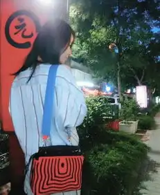  林心如婚后首晒照背影示人衣着宽松藏孕肚图