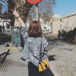  短发美女头像背影图片气质你所经历的一定不会是毫无意义的