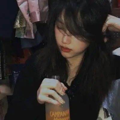  冷漠头像真人女生狠心冷漠绝情的图片