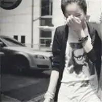  找一个和这个女头像能构成情侣头像的图