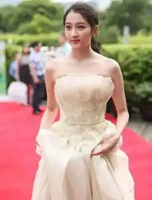  20岁出道,凭裸婚时代受关注,今与李易峰合作走红