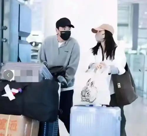  高圆圆和赵又廷逛超市手挽手很甜蜜45岁扎丸子头像大学生